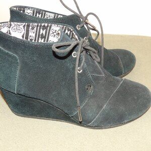 Toms Black Suede Wedge Laced Bootie Sz 7.5
